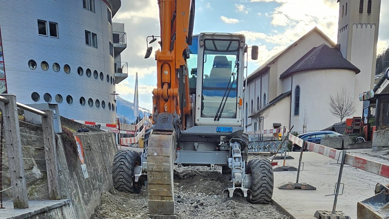 Schreitbagger   Spider Excavator  Ragno escavatore Menzi Muck  at work