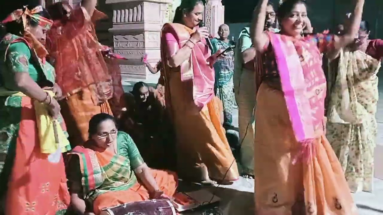 કાના ને જરી ભરેલા વાઘા રે સખીઓ ઉડારે ગુલાલ....સ્વર કિરણ પટેલ.