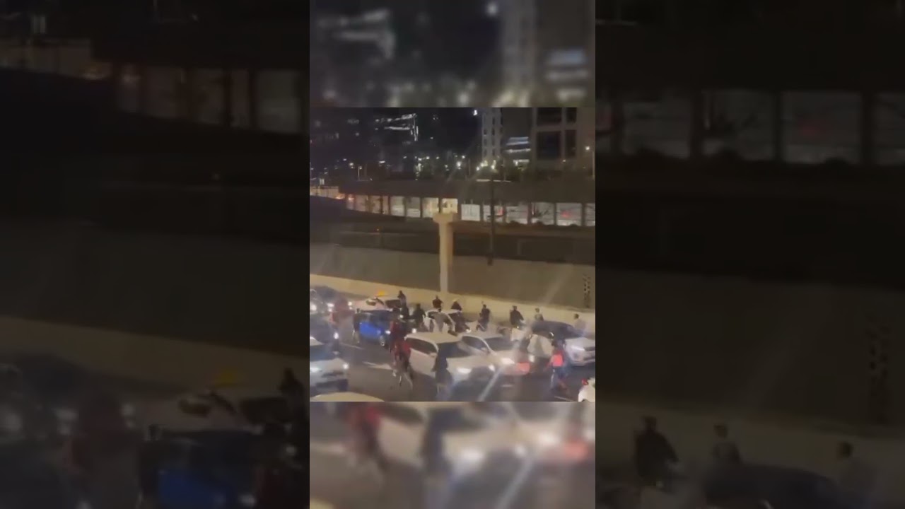 Ayalon South Road is closed to traffic due to obstruction by demonstrators.