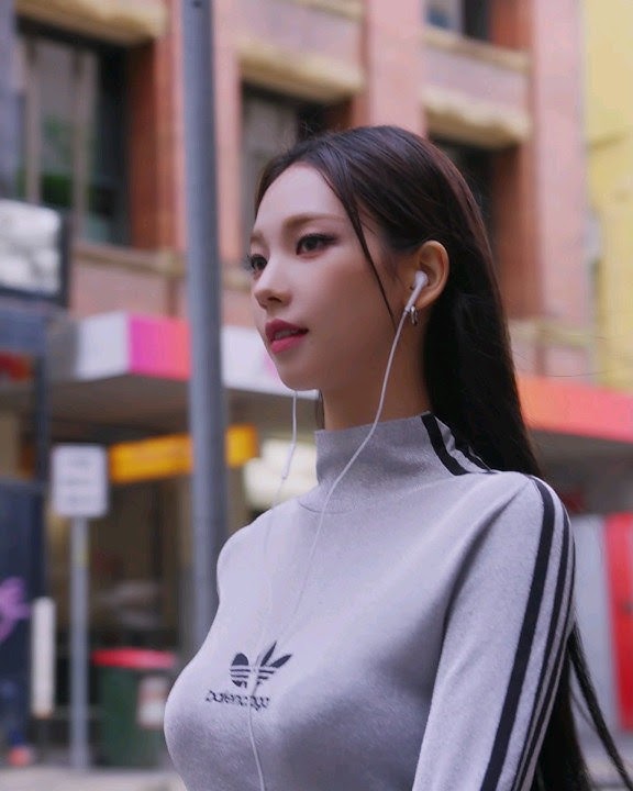 aespa 에스파 'MY WORLD' A STRANGE PHENOMENON #KARINA