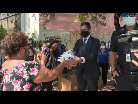 Miami mayor distributes free face masks in Allapattah