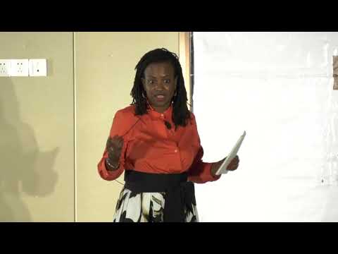 «Vie professionnelle et vie privée : simple question d’équilibre?» | Salimatou Diallo | TEDxDixinn