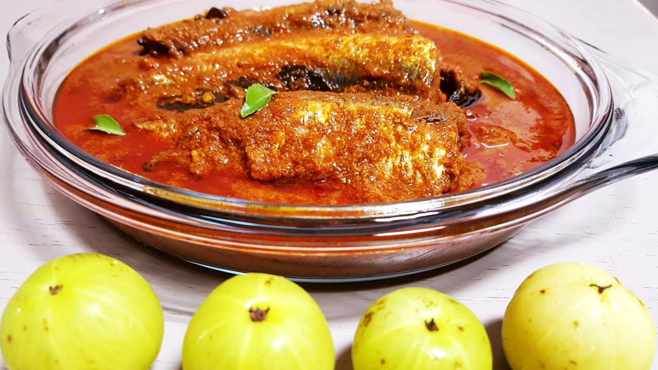 നെല്ലിക്ക അരച്ച് ചേർത്ത നല്ല കുറുകിയ ചാറോട് കൂടിയ മീൻ കറി / Gooseberry fish Curry / AACHI'S CAMPUS