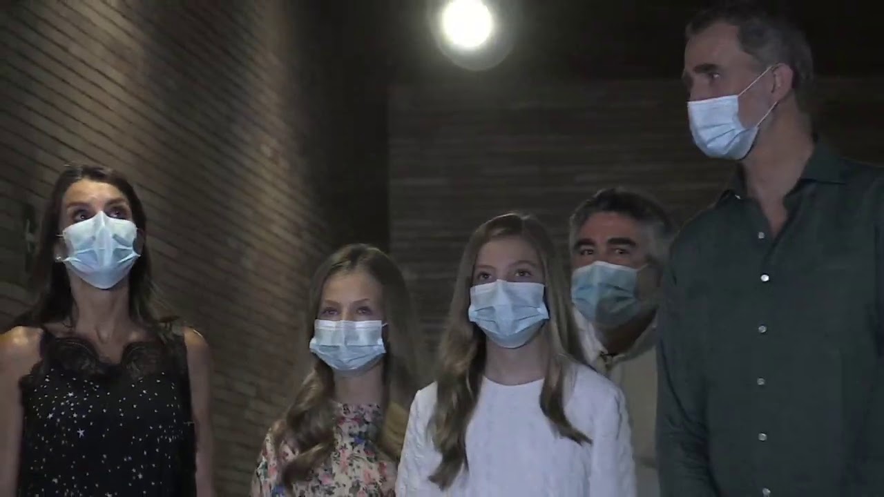 Los Reyes y sus hijas la Princesa de Asturias y la Infanta Sofía en el Festival de Teatro de Mérida