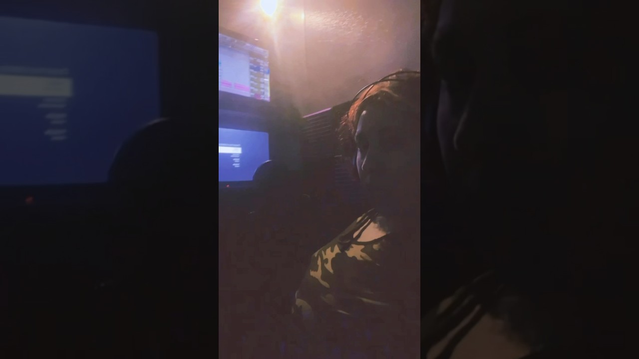 She’s ready for the spotlight 🎆 