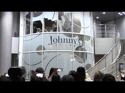 ジャニーズショップ最後の日, 閉店の様子  剥がされる店名フィルムに悲鳴  2023.10 大阪店