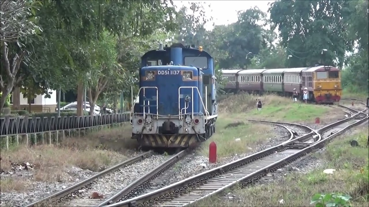 2025年12月25日タイ鉄道　DD51 1137号機ナムトク線　ナムトク工臨ナムトク駅へ入線する様子を撮影しました
