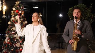 Denisa \u0026 Elvis ~ Vin la geam colindători 