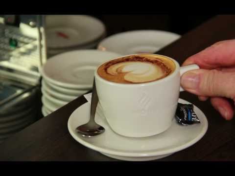 Wie man einen perfekten Capuccino macht - In 7 Schritten
