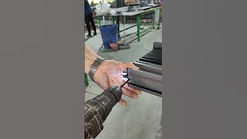 How to assemble the aircraft wheels on the folding diamond mesh screen door of the super slide rail?