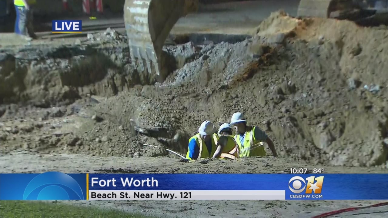 Water Main Break Closes Beach Street In Fort Worth