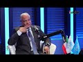 المستشار الخاص للمفوض السامي لمبادرات العمل الخيري الإسلامي د. خالد خليفة مع نادية سعد في ذا كيوب