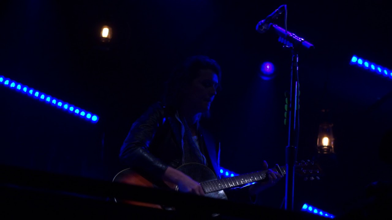Brandi Carlile sings Elton John's "Madman Across the Water" Merlefest