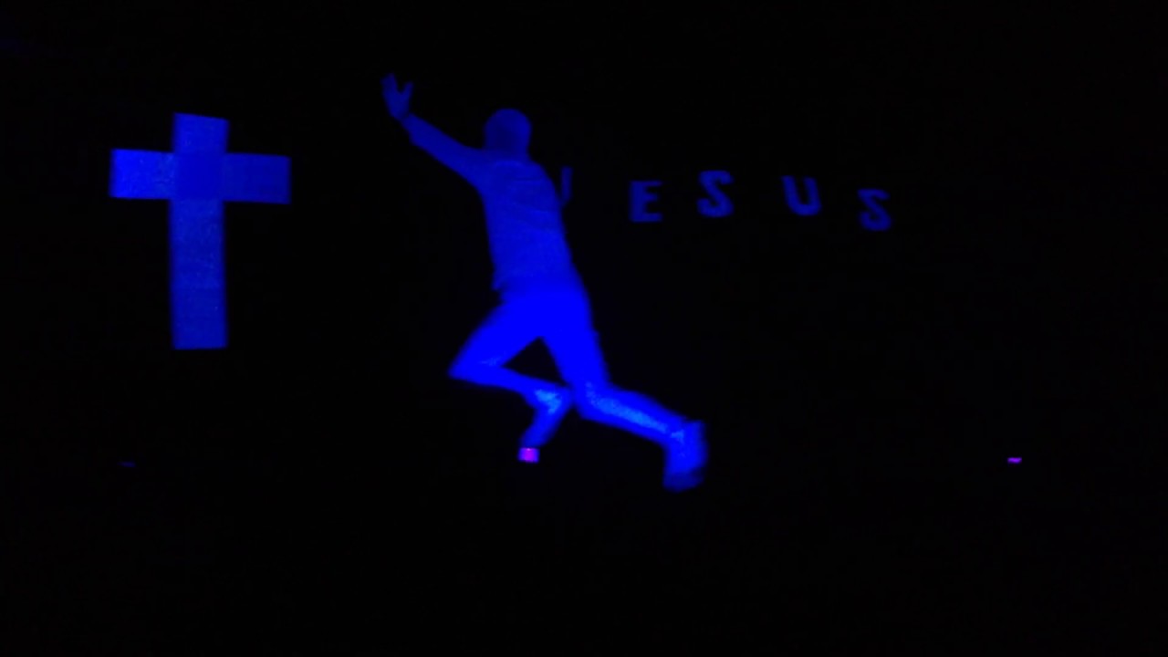 Performance Luz Negra - O Grito - Pedras Vivas