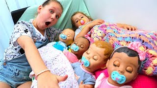 Ruby BABYSITTING Baby Doll Toys! Kids Pretend Play cleaning and feeding night time routine