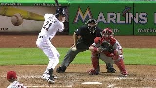 PHI@MIA: Yelich rips a run-scoring single to left