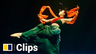 Traditional underwater dance during Dragon Boat Festival stuns Chinese viewers