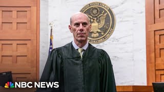 Judge finds probable cause to hold Trump admin. in contempt over deportation flights