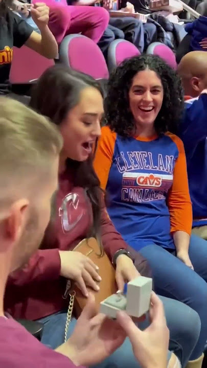 The best and worst kiss cams ever 😂😂😂