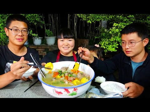 Las "costillas de cerdo guisadas" hechas en casa, con maíz y rábano, ¡a toda la familia le encanta!