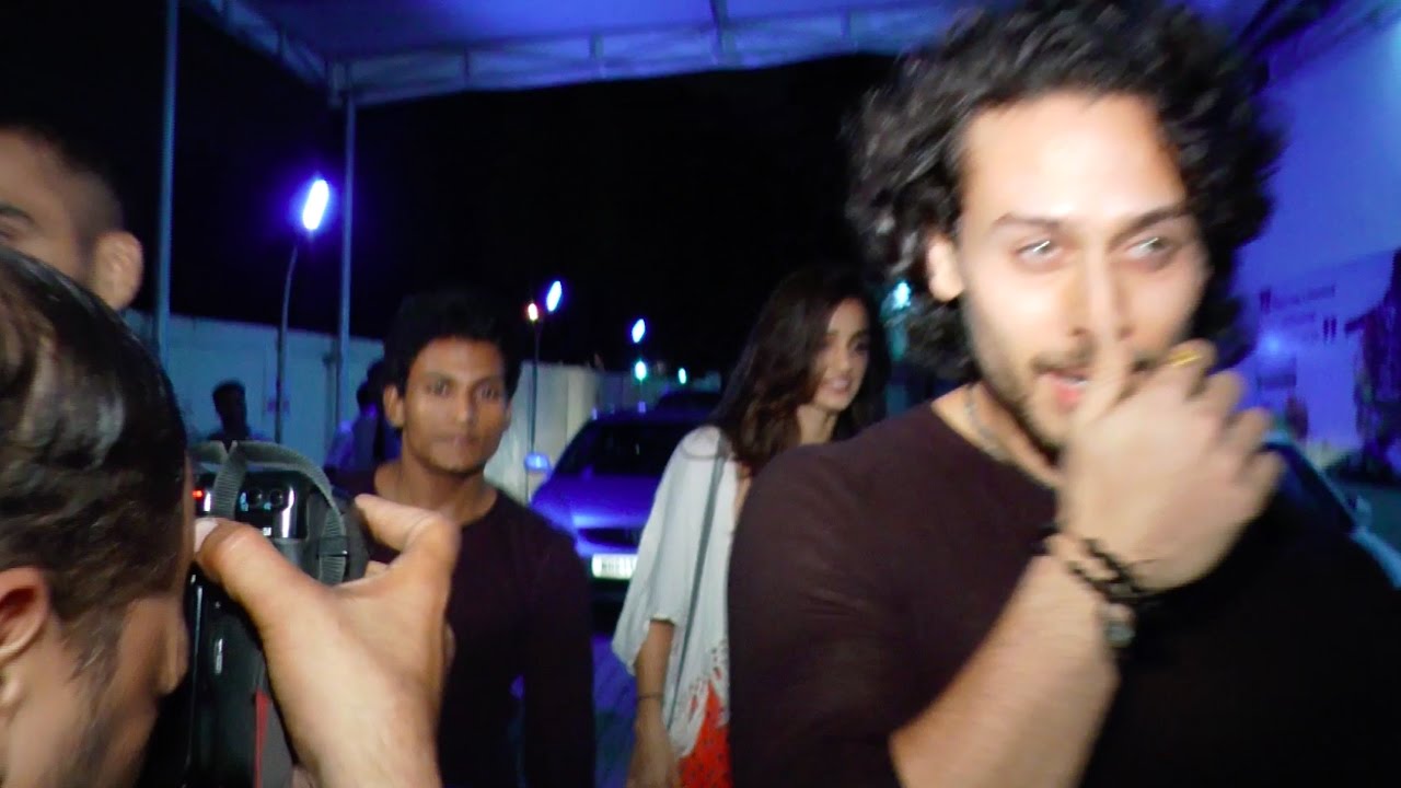 Tiger Shroff takes girlfriend Disha Patani for a Movie Date | Video