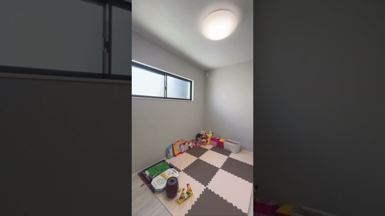 【Roomtour】キッチンを中心に モノトーンでまとまった平屋が公開されました♪ アイキャッチ画像