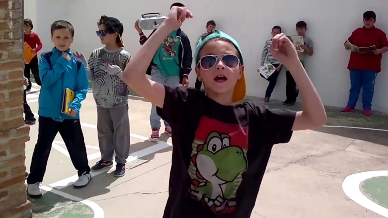 HOMENAJE AL LIBRO EN EL COLE (Día del libro. 23/04/2016)