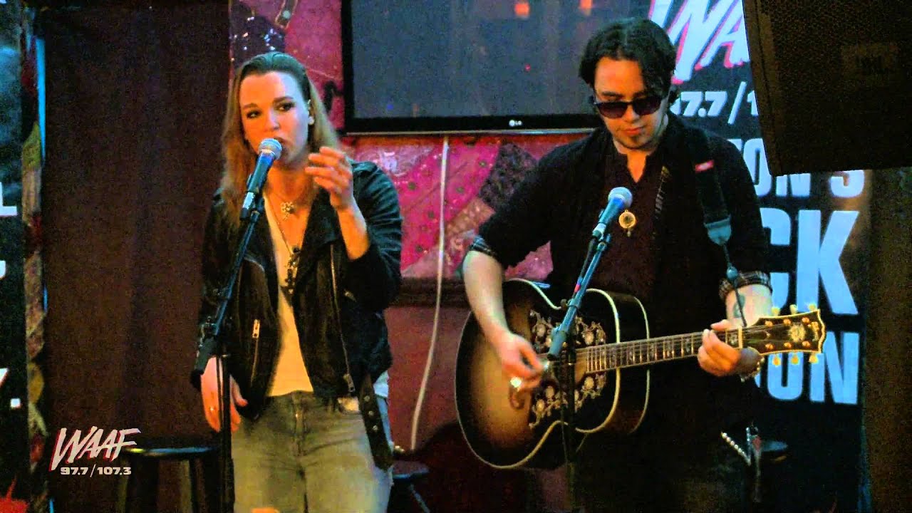 Halestorm performs Dear Daughter (Acoustic)