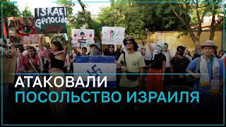 В Мехико протестующие забросали посольство Израиля коктейлями Молотова