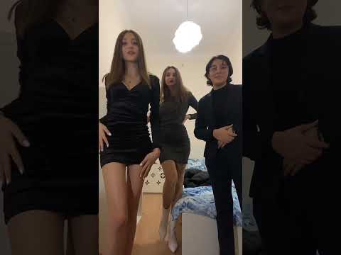Yabancı Liseli kızlar okulda dans Twerk twerking tayt dans mini etek dans videoları #shorts