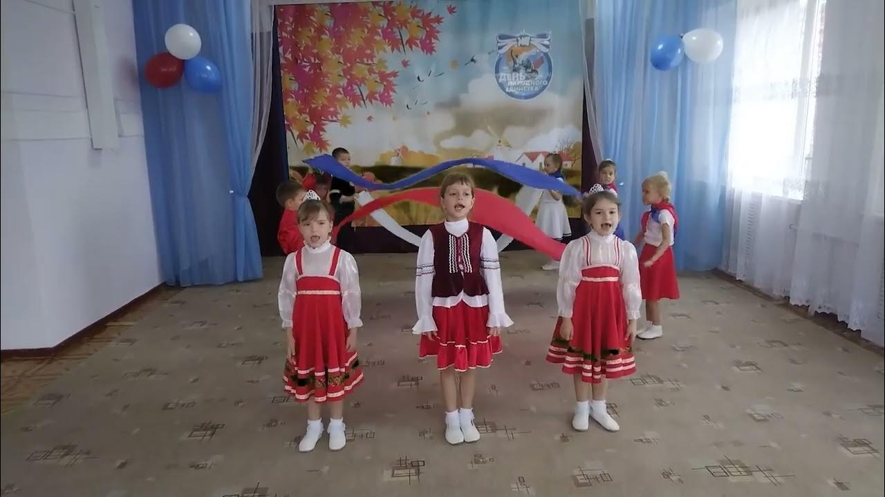 Инсценировка песен в детском саду. Инсценировка песенок в детском саду. Инсценировка художественного произведения. Инсценировка песен в детском саду. Баллада о матери инсценировка.