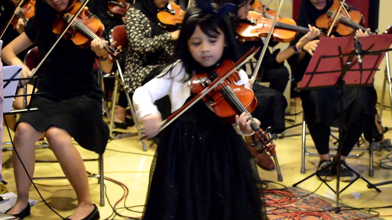 Aviyanima 1st Perform at Purwacaraka Music Studio Home Concert Bandung