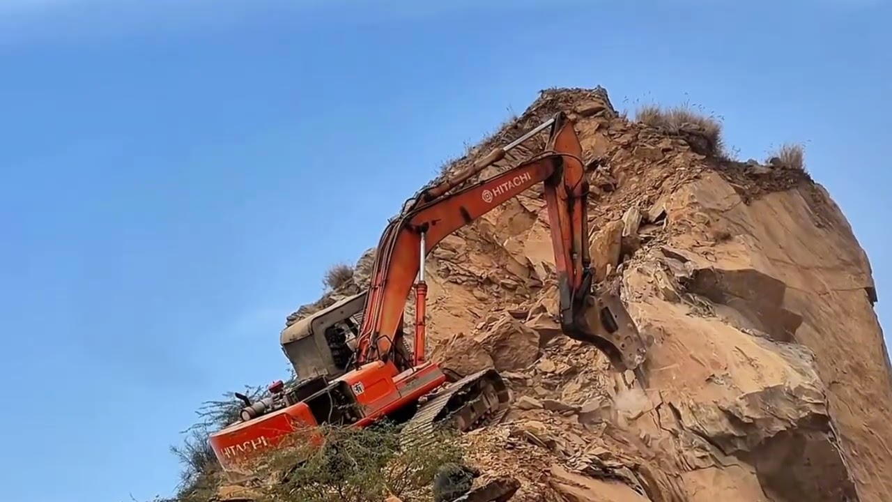 No Limits on The Rocks! #construction #heavyequipment #hydraulicbreaker #heavycivil #hitachi