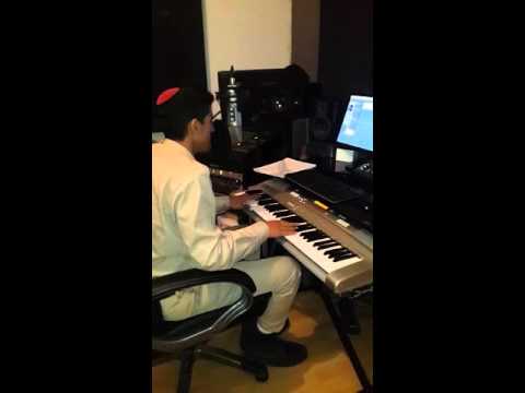 שורף לי בעיניים ו פיסה מזכרוני אושר אריכא 