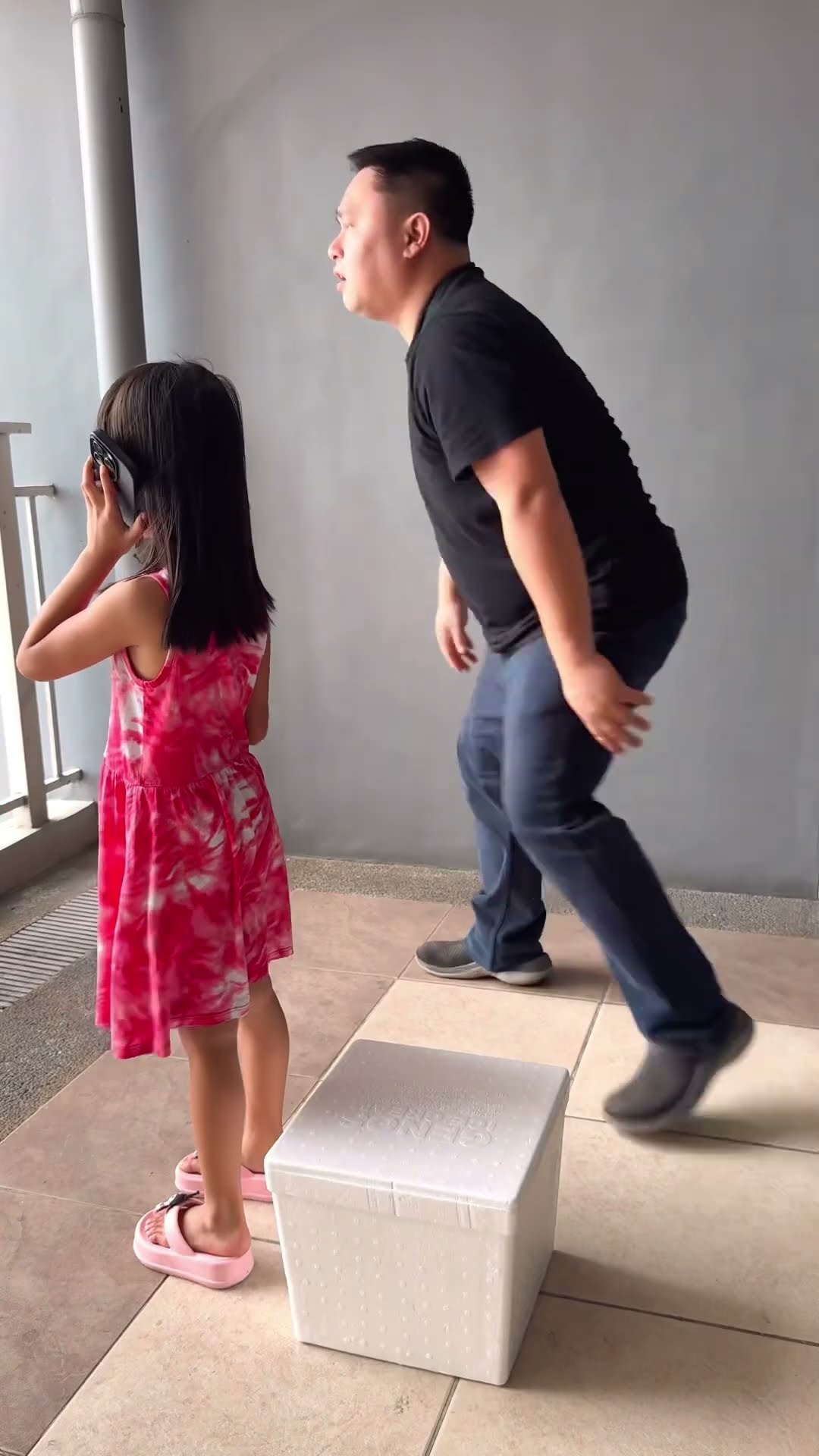 Dad saves child from falling ???❤️?????✅