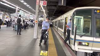 １０番線発着の221系。B7編成+B？編成快速野洲行き大阪駅到着発車。