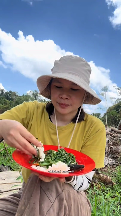 Gadis Dayak review numpang masak di kebun ladang tetangga setelah cari sayur dan kelaparan part 2