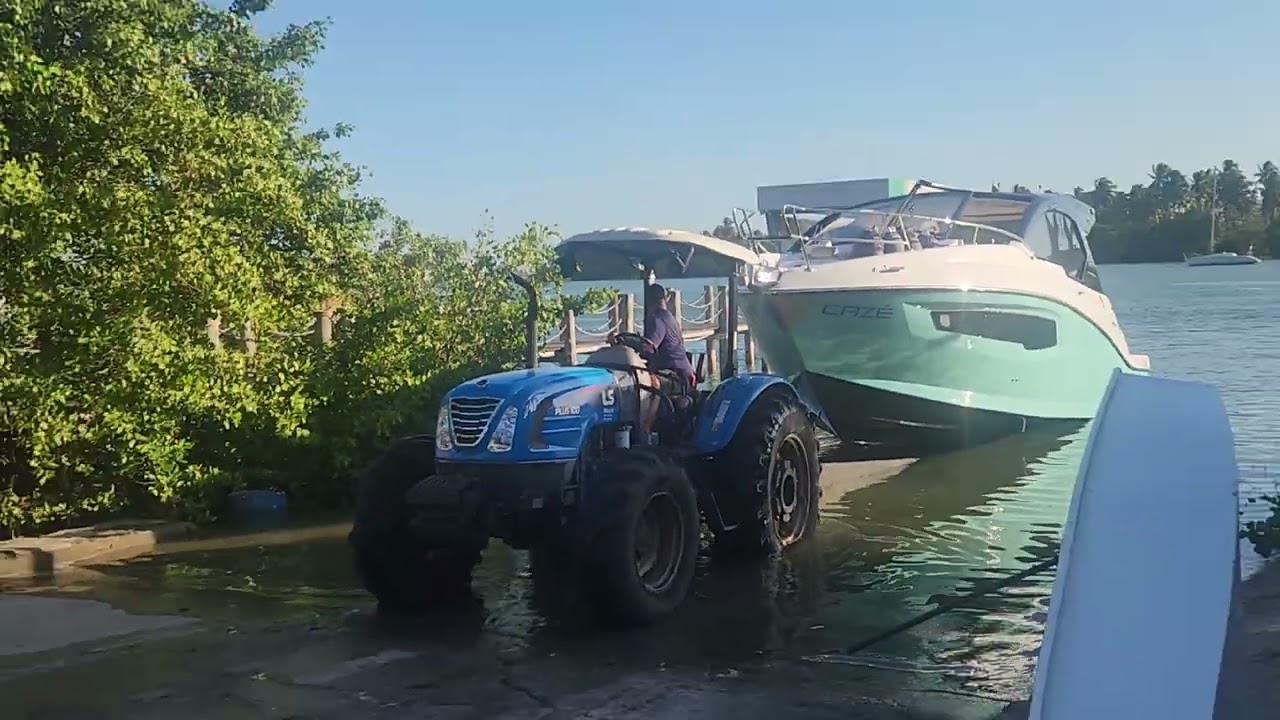 Trator descendo a Lancha 