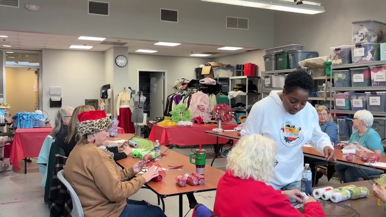 Senior Success - Mesh Wreaths For The Holidays!