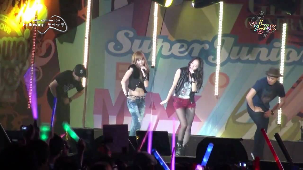 [Fancam] 100911 Jessica SNSD, Krystal f(x)  - Tik Tok @ SM TOWN 2010 Shanghai