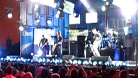 AlterBridge - Rise Today - Live at Jimmy Kimmel 4.25.11