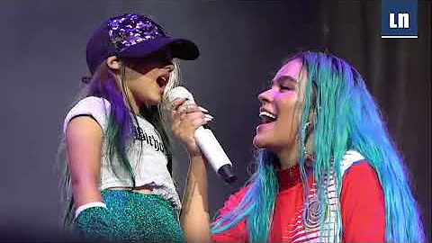 Karol G cant con nia en su concierto | Costa Rica ...