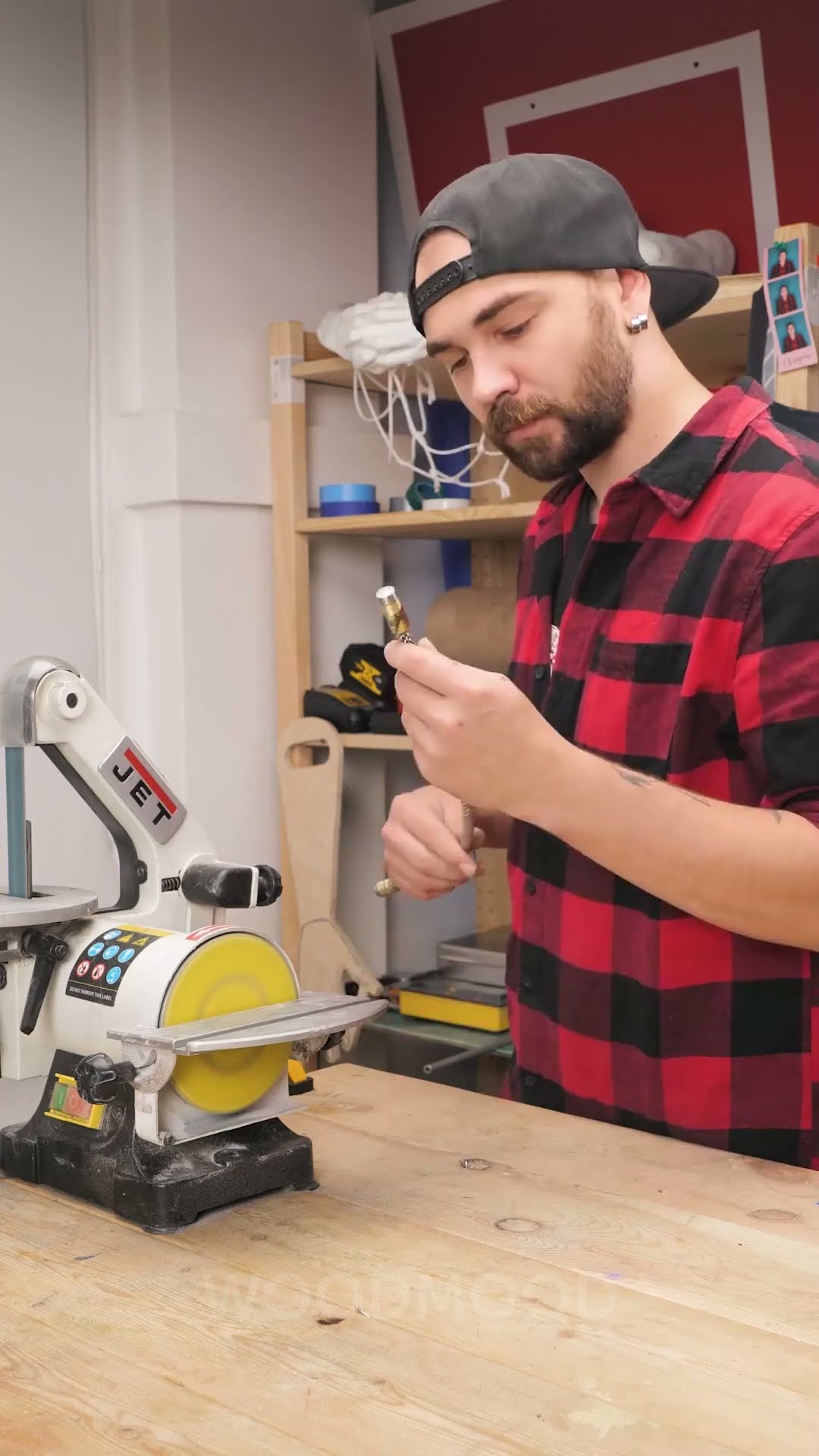 He Creates a QUICK Valentine's Gift for His Girlfriend in 5 Minutes
