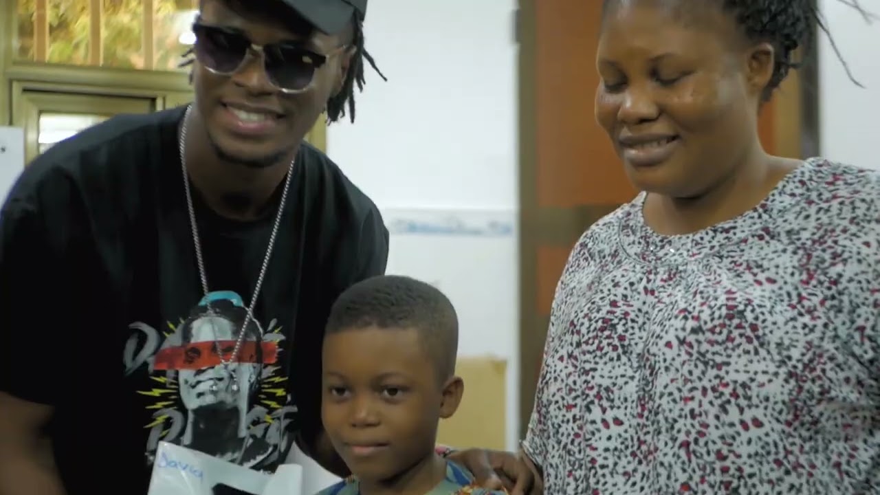 Santrinos Raphael aux côtés des enfants atteints de Cancer au CHU Sylvanus Olympio