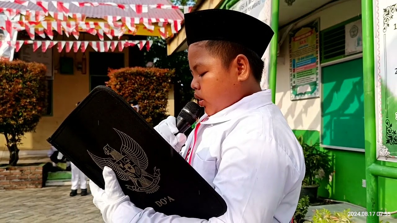 Pembacaan doa Upacara Bendera