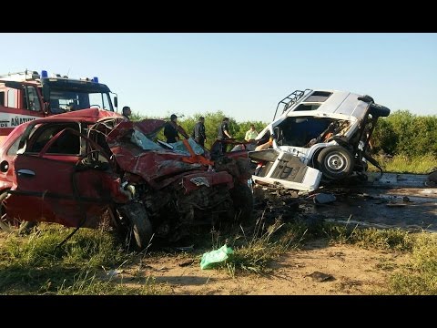 (video) SANTIAGO DEL ESTERO - TRAGEDIA EN RUTA 34: 5 MUERTOS EN CHOQUE FRONTAL ENTRE COMBI Y AUTO