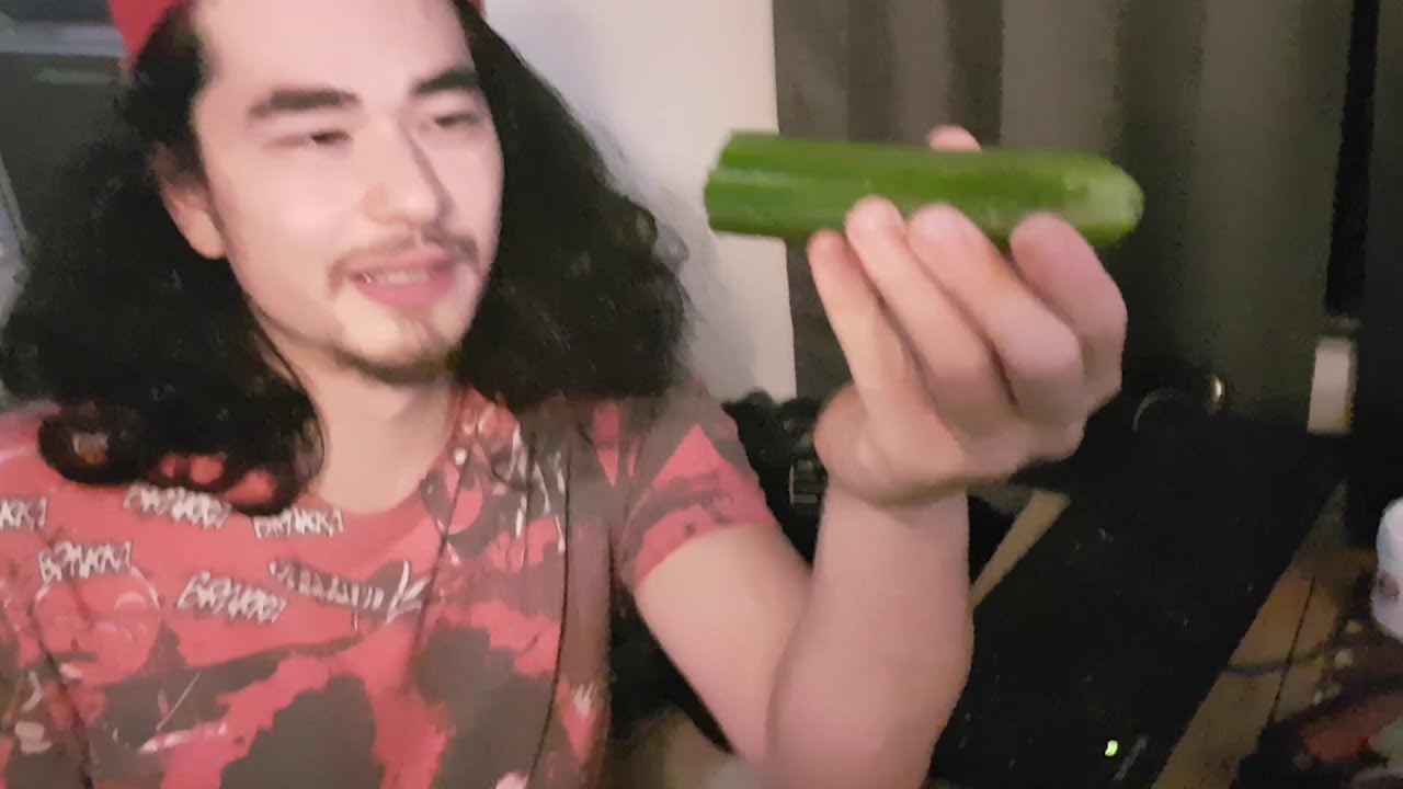 How to Make A Cucumber Pipe 🥒 - Hightorials w/Sam Smokes + KATT420