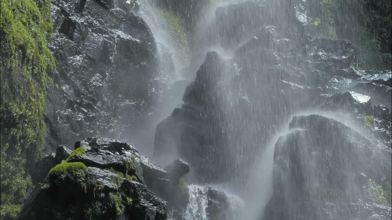 Видео падающей воды. Falling Water.