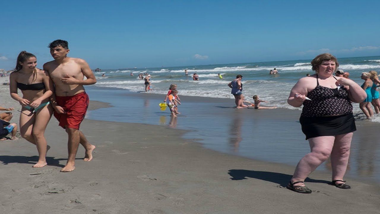 Woman Photographs Strangers To Show How People React To Overweight People - YouTube