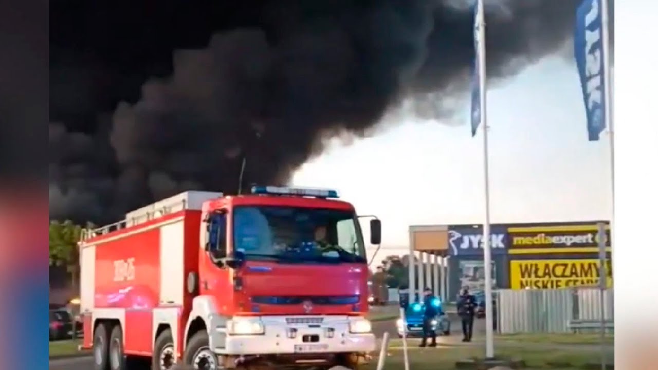 Пожар в центре Варшавы локализован. Химики и экологи не рекомендуют открывать окна из-за смога